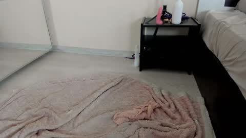 Pennyy online show from April 16, 8:08 pm