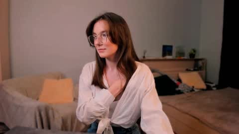 Snapshot of yourfrenchteacher chatting on February 7, 4:37 am Chloe online show from February 7, 4:37 am