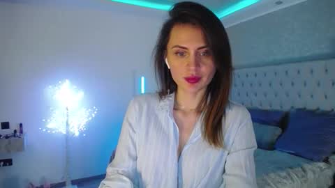 call meKira online show from March 26, 5:15 pm