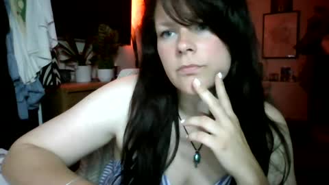 Goddess Neveah online show from July 7, 9:50 pm