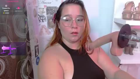 CHLOE online show from July 13, 1:56 pm