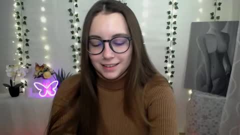 Snapshot of yours_piece_of_happiness_ chatting on February 28, 6:43 am Happy online show from February 28, 6:43 am