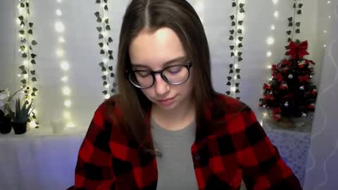 Snapshot of yours_piece_of_happiness_ chatting on January 8, 6:31 am Happy online show from January 8, 6:31 am
