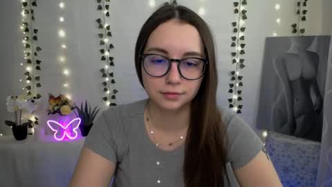 Snapshot of yours_piece_of_happiness_ chatting on February 25, 6:36 am Happy online show from February 25, 6:36 am