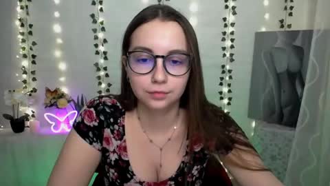 Snapshot of yours_piece_of_happiness_ chatting on January 25, 12:19 pm Happy online show from January 25, 12:19 pm