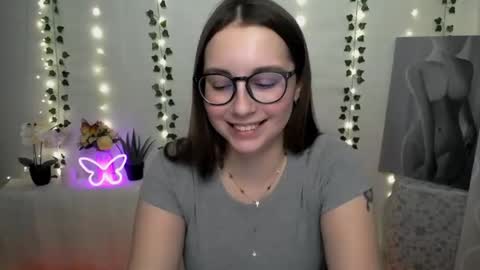 Snapshot of yours_piece_of_happiness_ chatting on February 25, 4:46 pm Happy online show from February 25, 4:46 pm