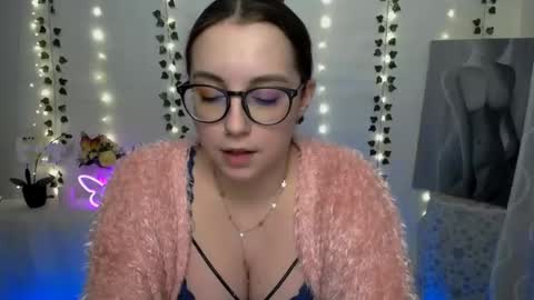 Snapshot of yours_piece_of_happiness_ chatting on February 27, 4:43 pm Happy online show from February 27, 4:43 pm