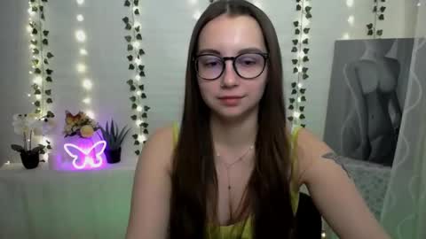 Snapshot of yours_piece_of_happiness_ chatting on January 29, 6:22 am Happy online show from January 29, 6:22 am