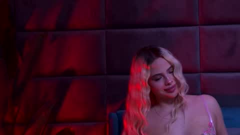 Foxie online show from November 21, 4:31 pm