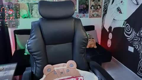    rawr   Anne Independent model      online show from December 4, 7:03 pm