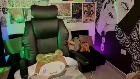    rawr   Anne Independent model      online show from February 18, 11:59 pm