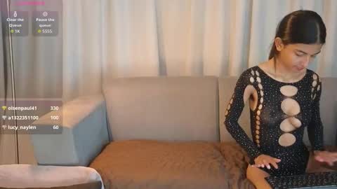 yuliethpetite online show from January 13, 2:43 pm