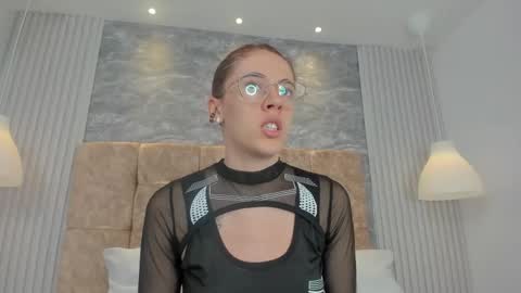 yulievans online show from September 27, 7:10 pm