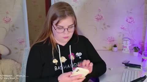 Snapshot of yumm_lolly chatting on October 19, 12:18 pm Polly online show from October 19, 12:18 pm