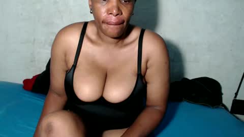 Snapshot of yummytittsxx chatting on January 27, 3:26 am yummytittsxx online show from January 27, 3:26 am