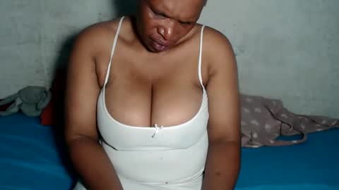 Snapshot of yummytittsxx chatting on January 12, 7:42 pm yummytittsxx online show from January 12, 7:42 pm