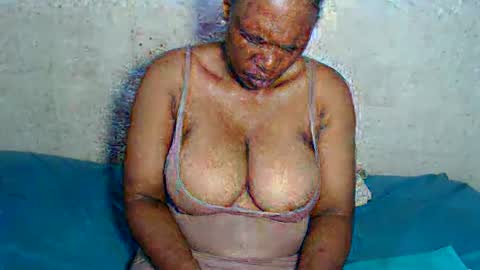 Snapshot of yummytittsxx chatting on January 9, 6:38 am yummytittsxx online show from January 9, 6:38 am