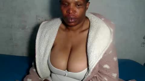 Snapshot of yummytittsxx chatting on January 14, 4:15 am yummytittsxx online show from January 14, 4:15 am
