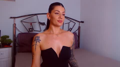 I V Y   online show from September 18, 8:18 pm