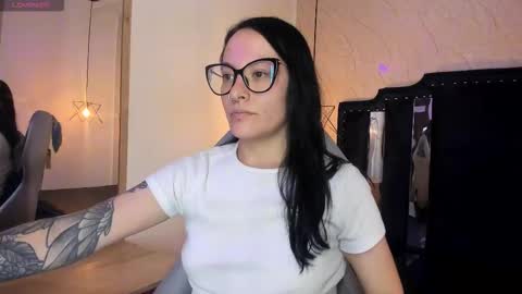   online show from November 18, 7:15 pm