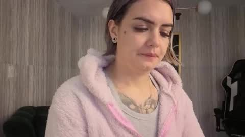 Isabella online show from March 2, 12:45 pm