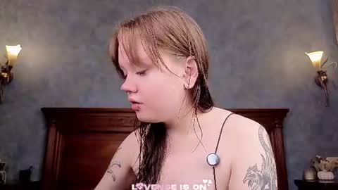 Emilia online show from June 11, 2:33 am