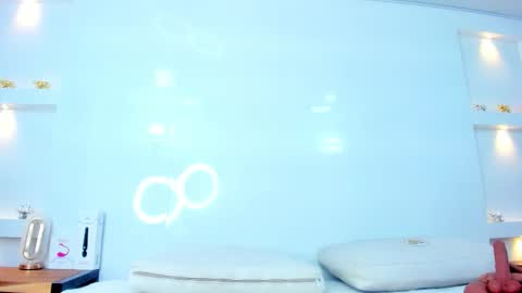 Zenda Evans online show from December 2, 4:14 am