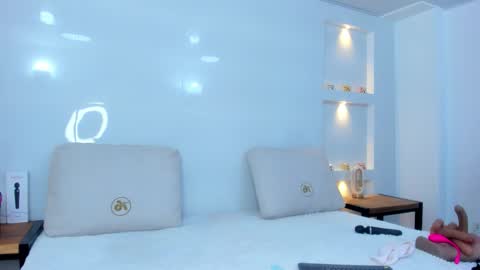 Zenda Evans online show from October 21, 4:16 am