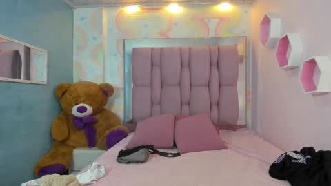 Snapshot of zephyra_angels1 chatting on January 1, 12:00 am ZEPHYRA ANGELS online show from January 1, 12:00 am