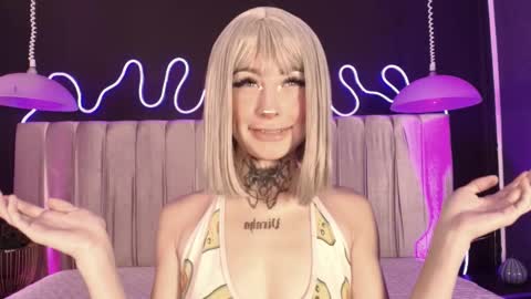 zhally_dee online show from March 5, 8:04 pm