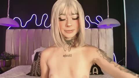 zhally_dee online show from April 18, 7:40 pm