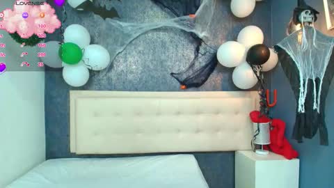 ZHAMIRA  ANDRES online show from November 1, 8:57 pm