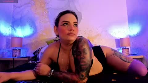 zihaadams_ online show from April 30, 8:57 pm