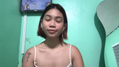 Mia online show from December 17, 2:10 pm