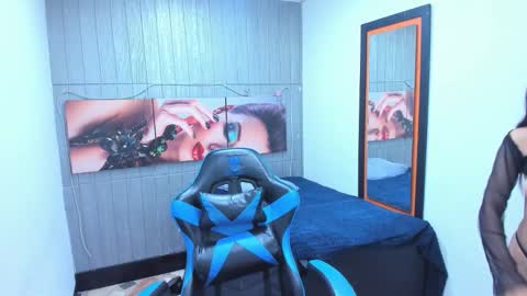 Z O E online show from October 22, 8:36 pm