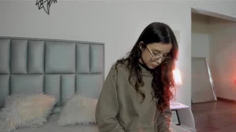 zoe_dear online show from March 18, 11:42 pm