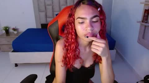 Snapshot of zoe_galli chatting on October 14, 4:15 am zoe_galli online show from October 14, 4:15 am