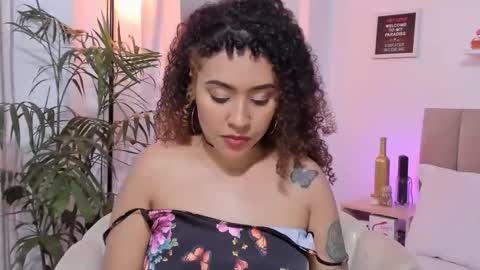 Zoe Gruber online show from November 22, 12:24 am