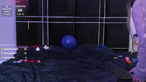 Snapshot of zoe_ll chatting on October 3, 8:58 pm SWEET ZOE online show from October 3, 8:58 pm