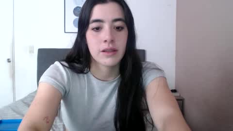 Snapshot of zoe_mill33r chatting on December 12, 8:43 pm Zoe online show from December 12, 8:43 pm