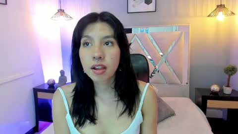 zoe_moreau online show from April 2, 7:33 pm