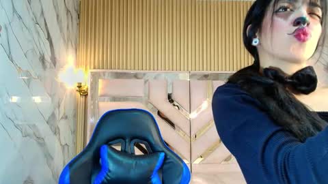 Zoe  online show from October 23, 3:45 am