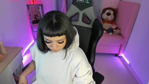 zoe_sullivan_ online show from February 23, 9:27 am