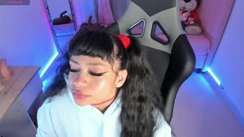 zoe_sullivan_ online show from January 26, 8:57 am