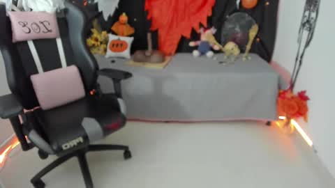 zoe_sullivan_ online show from October 4, 10:21 am