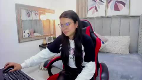 zoee_jhonson online show from June 9, 7:46 pm