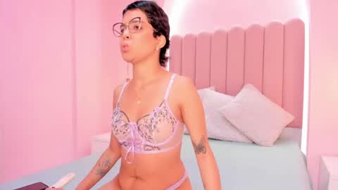 Zoe  online show from May 9, 12:18 pm