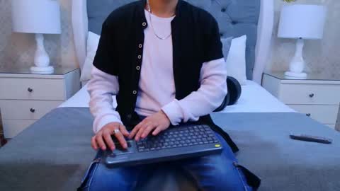 Zoe Krug online show from October 25, 11:51 am