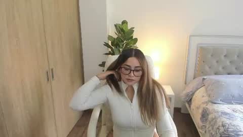 zoe online show from August 5, 3:29 pm