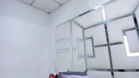 ZoeSwam online show from April 5, 2:27 pm